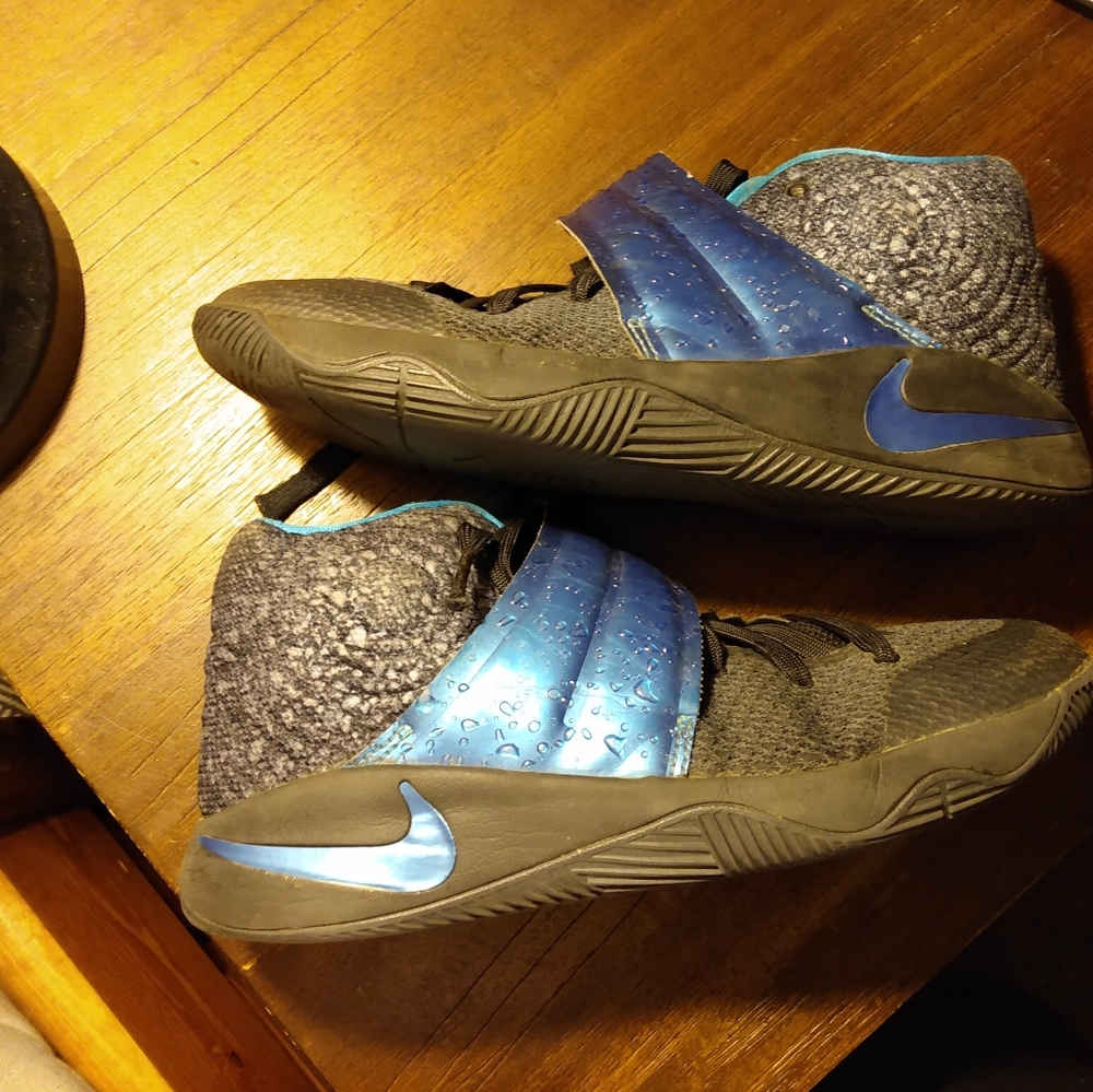 Kyrie 2 "wet" 💧💧size 6